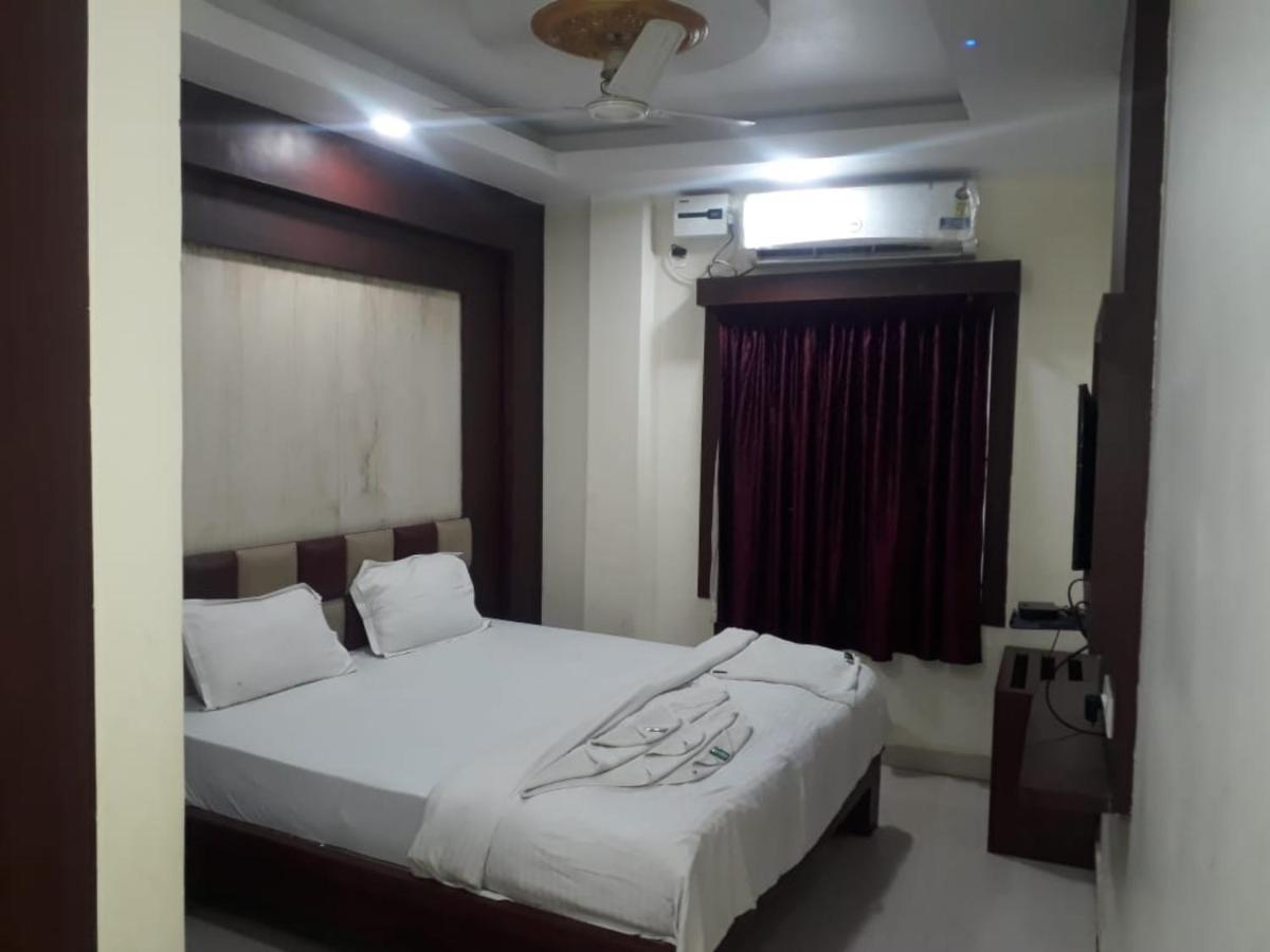 Goroomgo Gouri Palace 3*